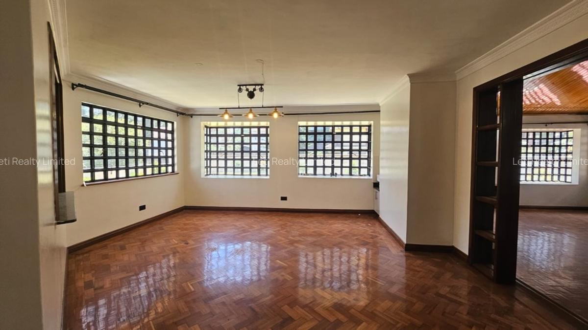 4 Bed House with En Suite in Lavington - 7