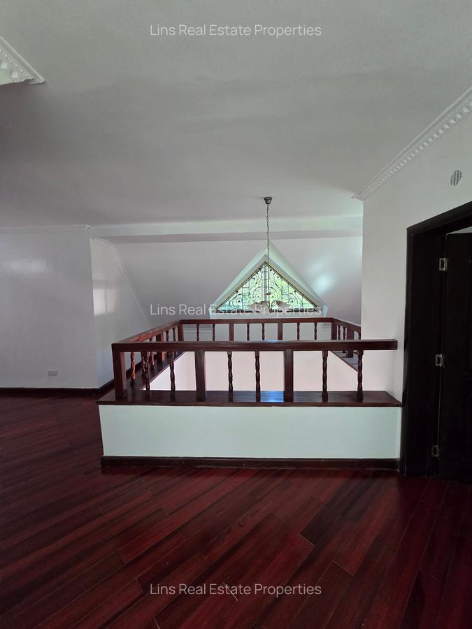 5 Bed Townhouse with En Suite in Lavington - 19