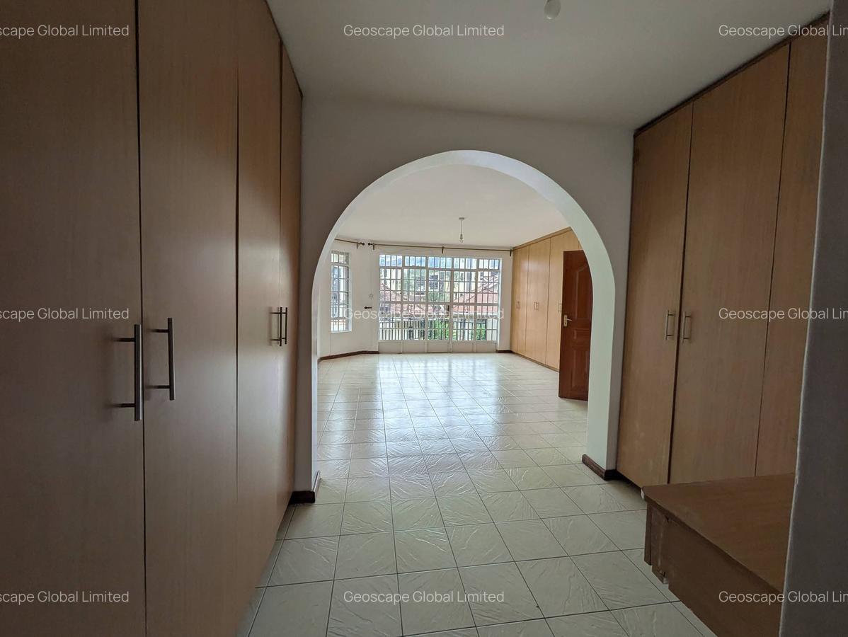 4 Bed House with En Suite in Spring Valley - 3