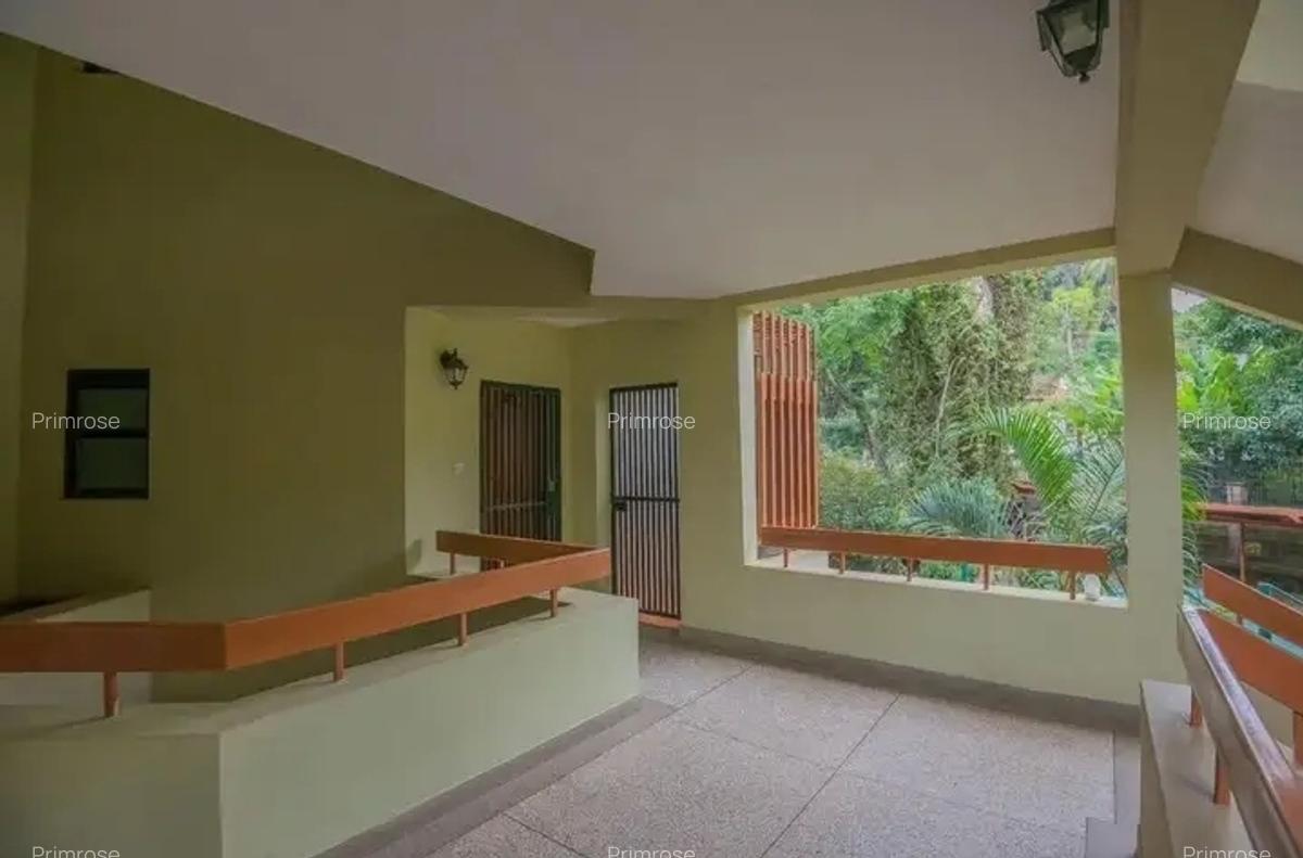 4 Bed Apartment in Riverside - 3