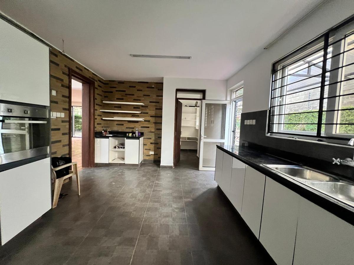 5 Bed Townhouse with En Suite in Lavington - 8