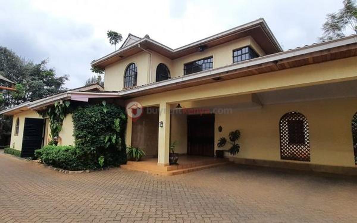 4 Bed Townhouse with En Suite at Lavington - 1