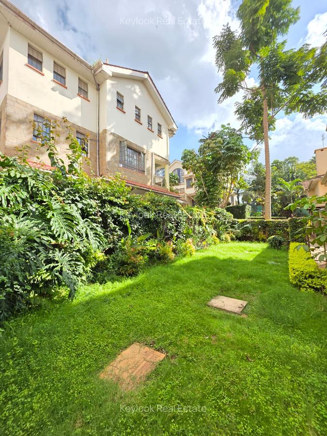 5 Bed Townhouse with En Suite at Othaya Road - 2