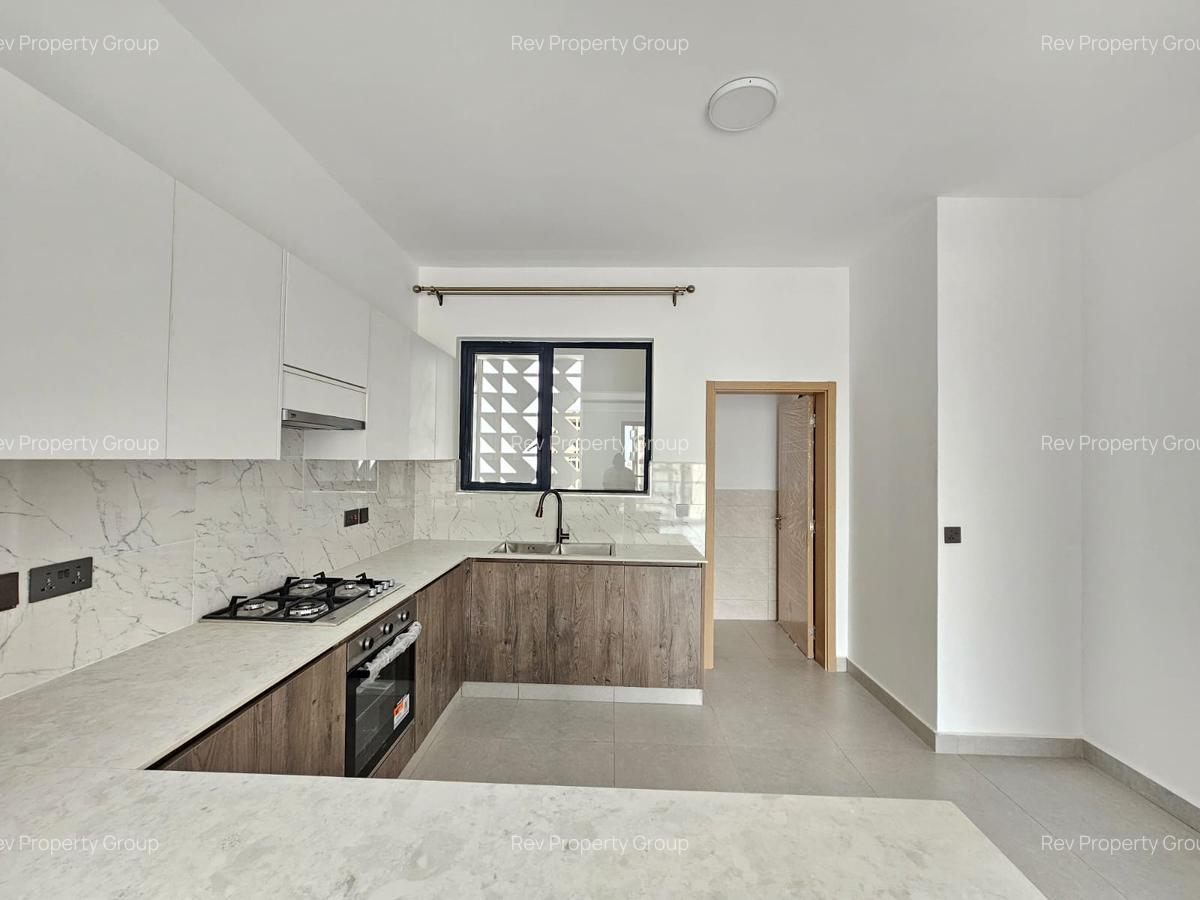 2 Bed Apartment with En Suite in Brookside - 8