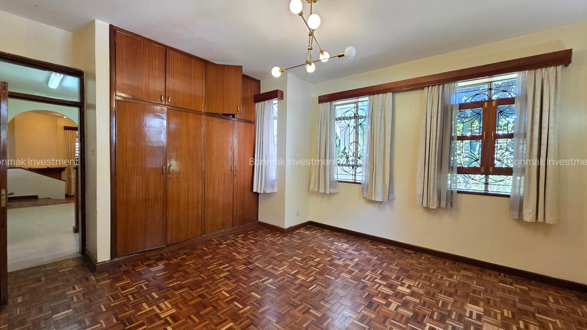 4 Bed House with En Suite at Nyari Central - 12