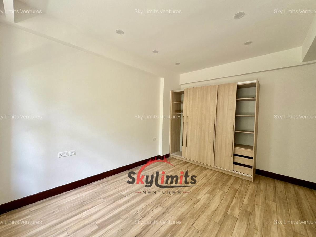 4 Bed Apartment with En Suite in Parklands - 7