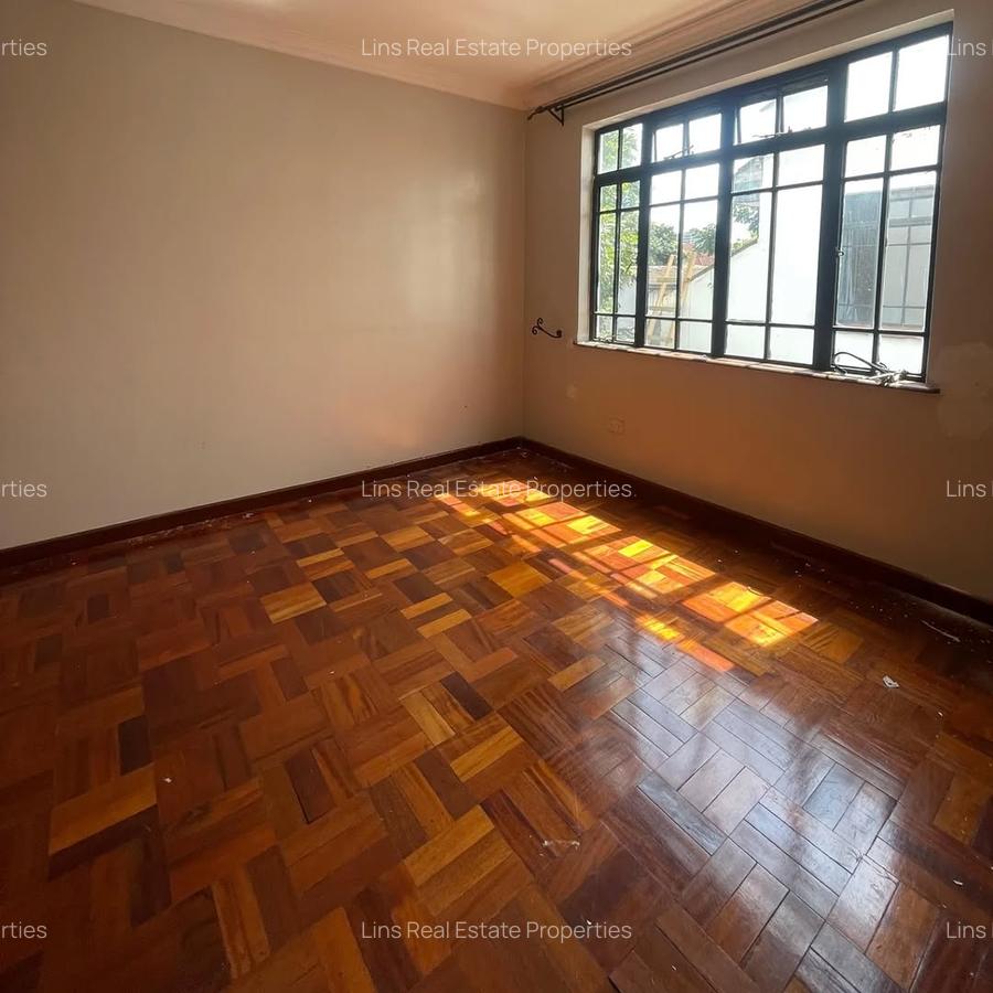 5 Bed Townhouse with En Suite in Lavington - 11