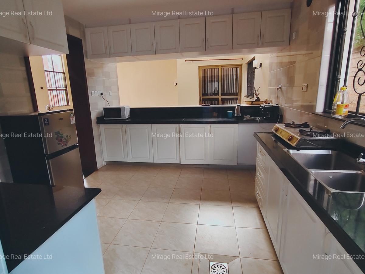 5 Bed Villa with En Suite in Lavington - 9