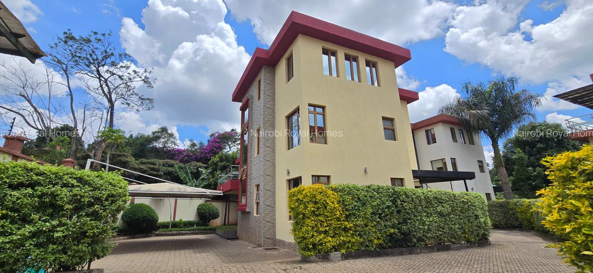 5 Bed Townhouse with En Suite at Lavington Green - 5