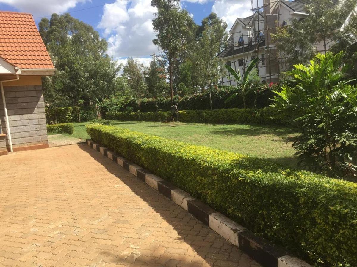 5 Bed House with En Suite in Garden Estate - 3