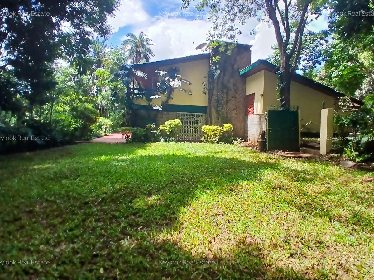 5 Bed House with En Suite at Lavington - 2