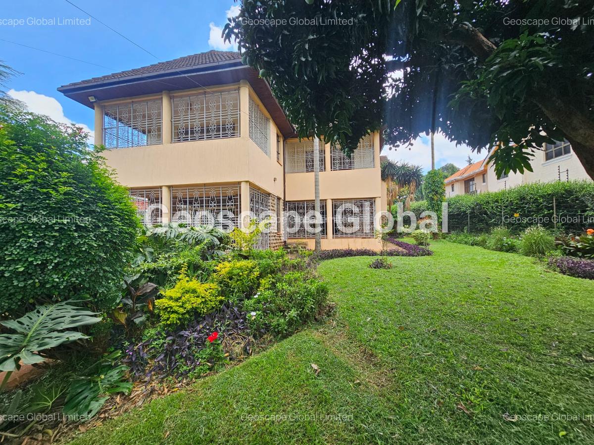 5 Bed House with En Suite in Runda - 1
