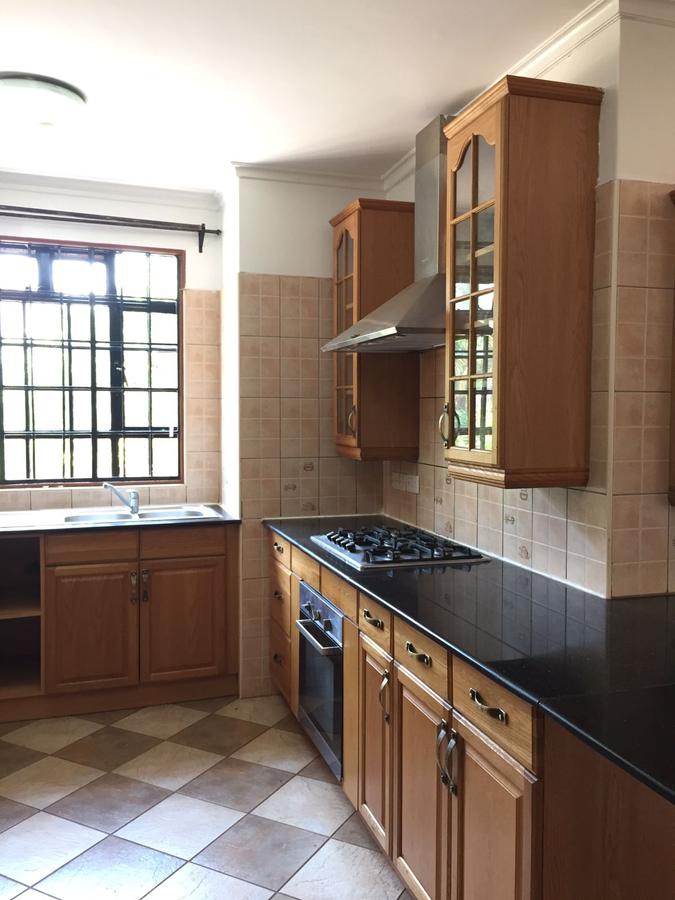 4 Bed Townhouse with En Suite at Runda - 14