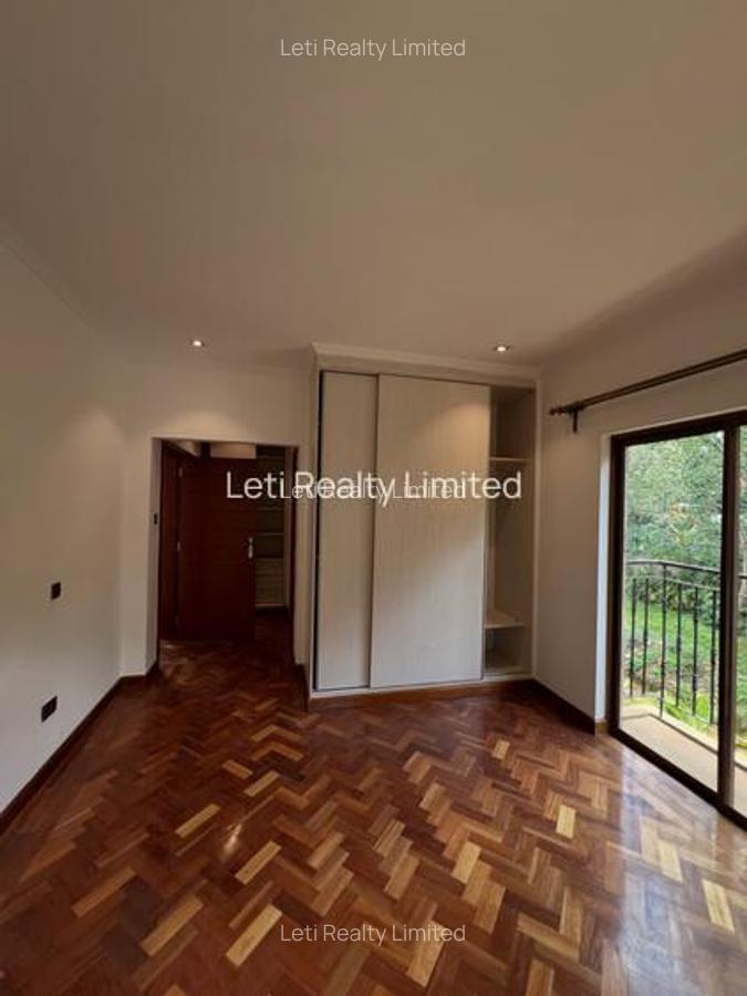 5 Bed Townhouse with En Suite in Lavington - 6