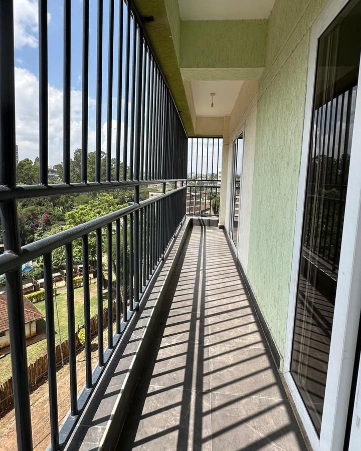 2 Bed Apartment with En Suite at Lavington - 4