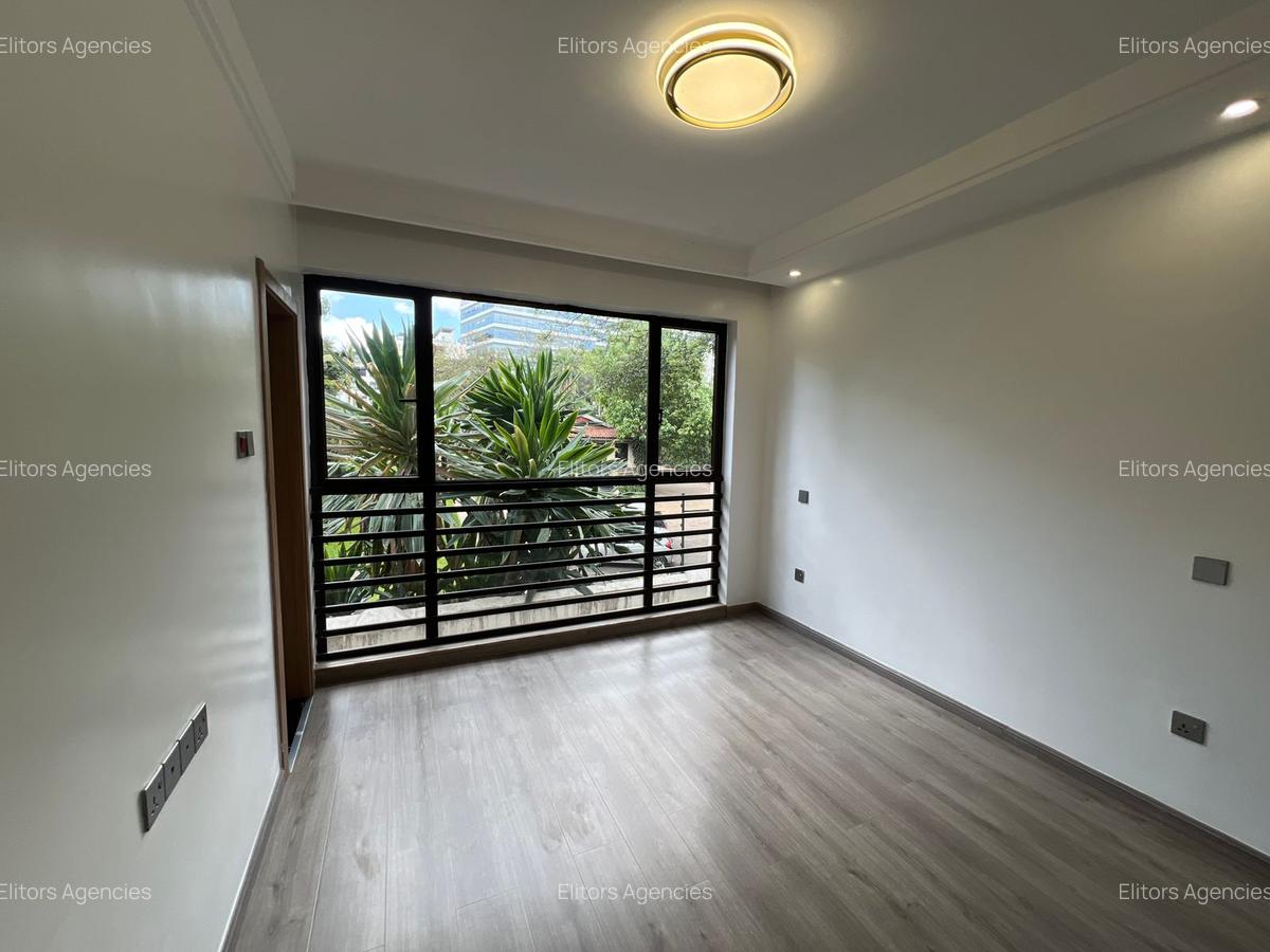 3 Bed Apartment with En Suite at Riverside Dr - 11