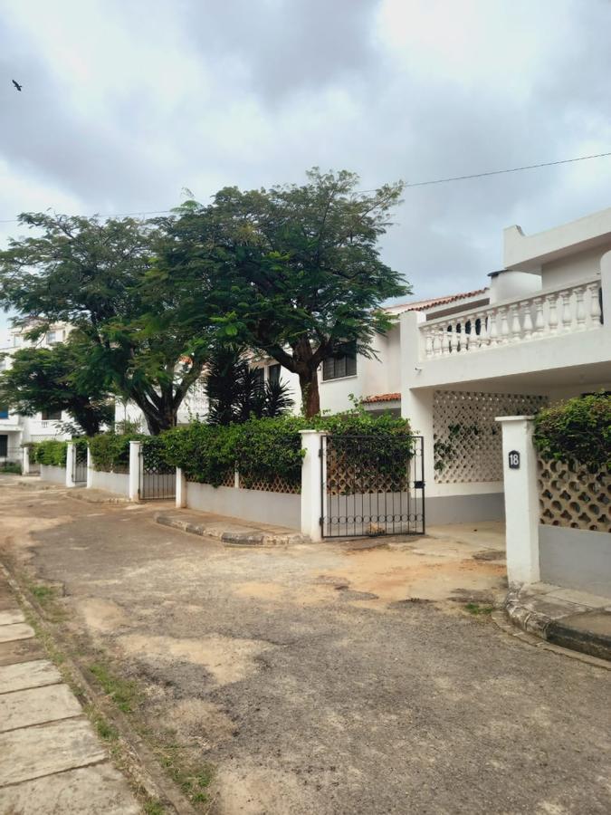 3 Bed Townhouse with En Suite in Nyali Area - 2