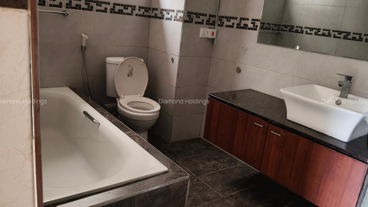 4 Bed Apartment with En Suite at Parklands - 8