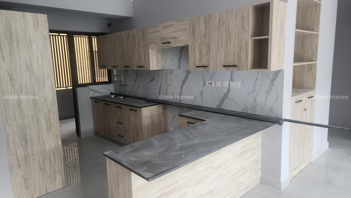 Serviced 2 Bed Apartment with En Suite at Brookside Drive - 1