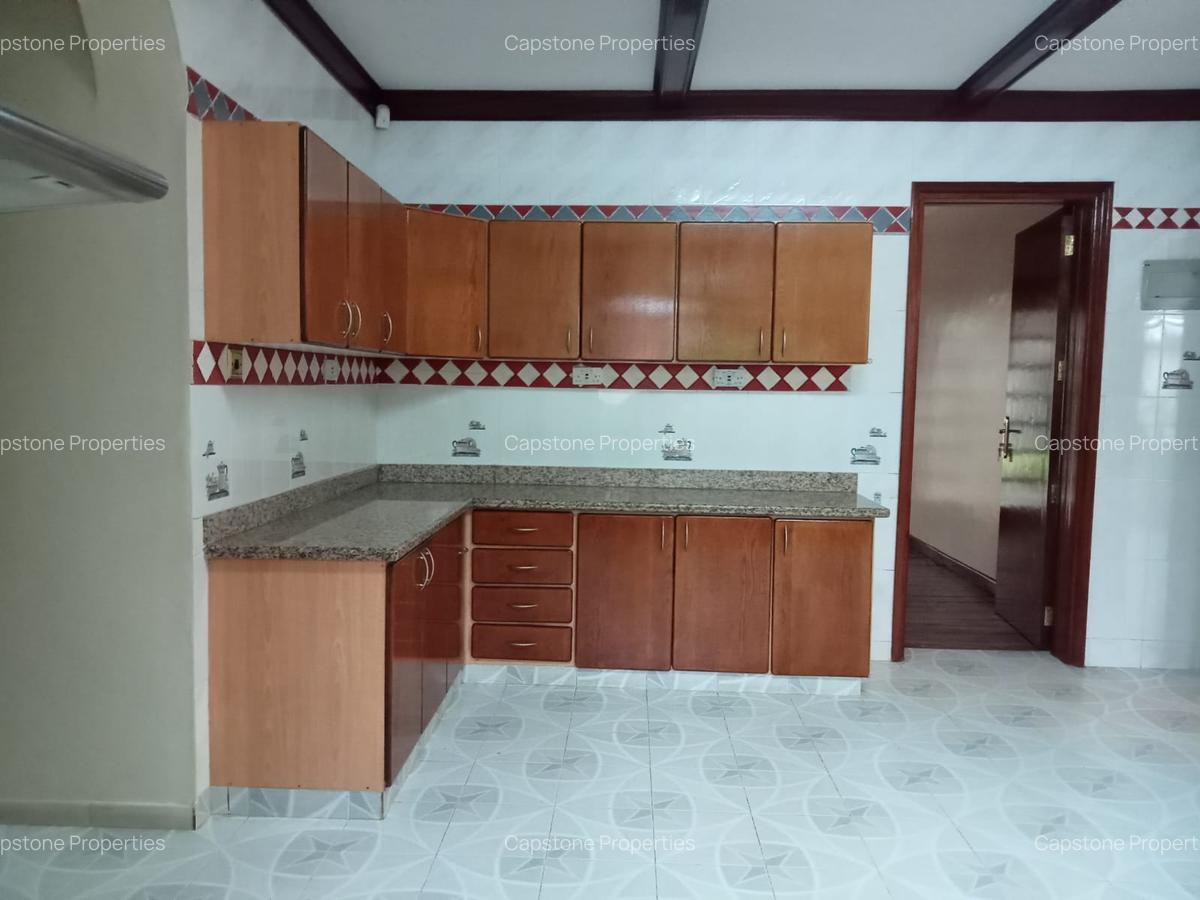 5 Bed House with En Suite in Runda - 11