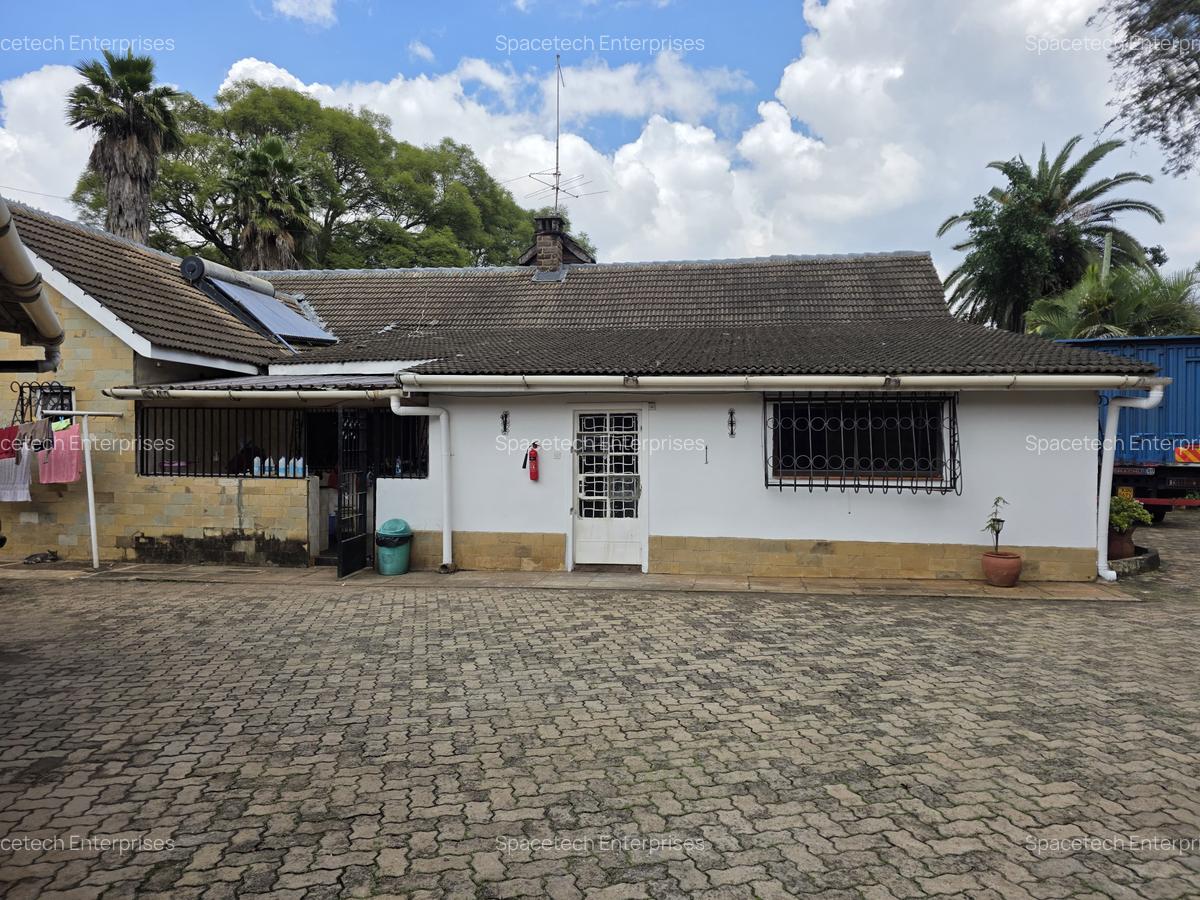 4 Bed House with En Suite in Spring Valley - 4