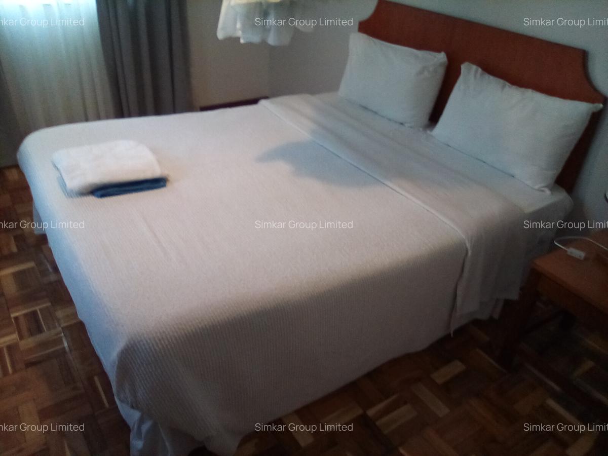 Serviced 2 Bed Apartment with En Suite at Valley Arcade - 10