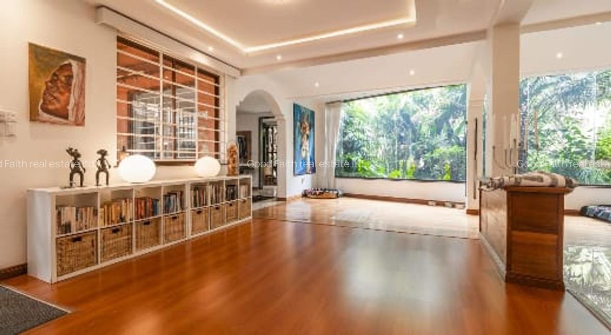 5 Bed House with En Suite in Runda - 19