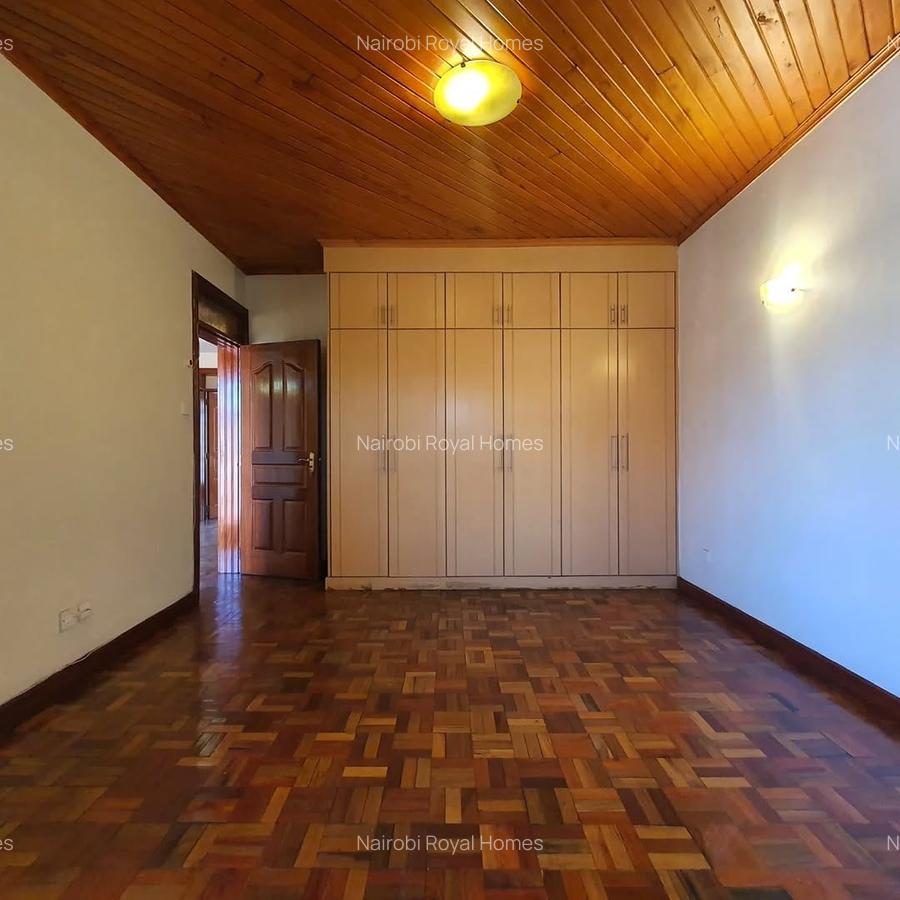 4 Bed Townhouse with En Suite at Lavington - 7
