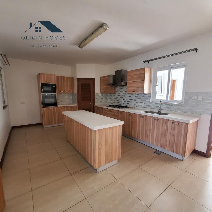 3 Bed Apartment with En Suite at Lavington - 8