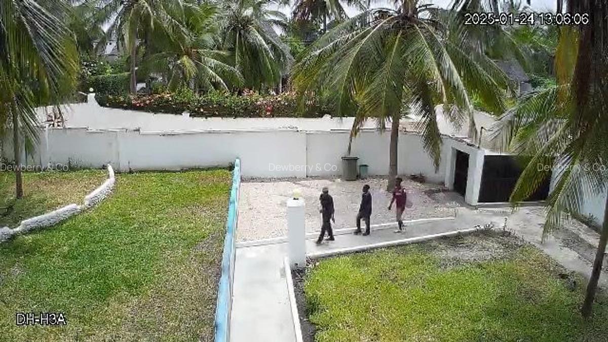 4 Bed Villa with En Suite in Diani - 3