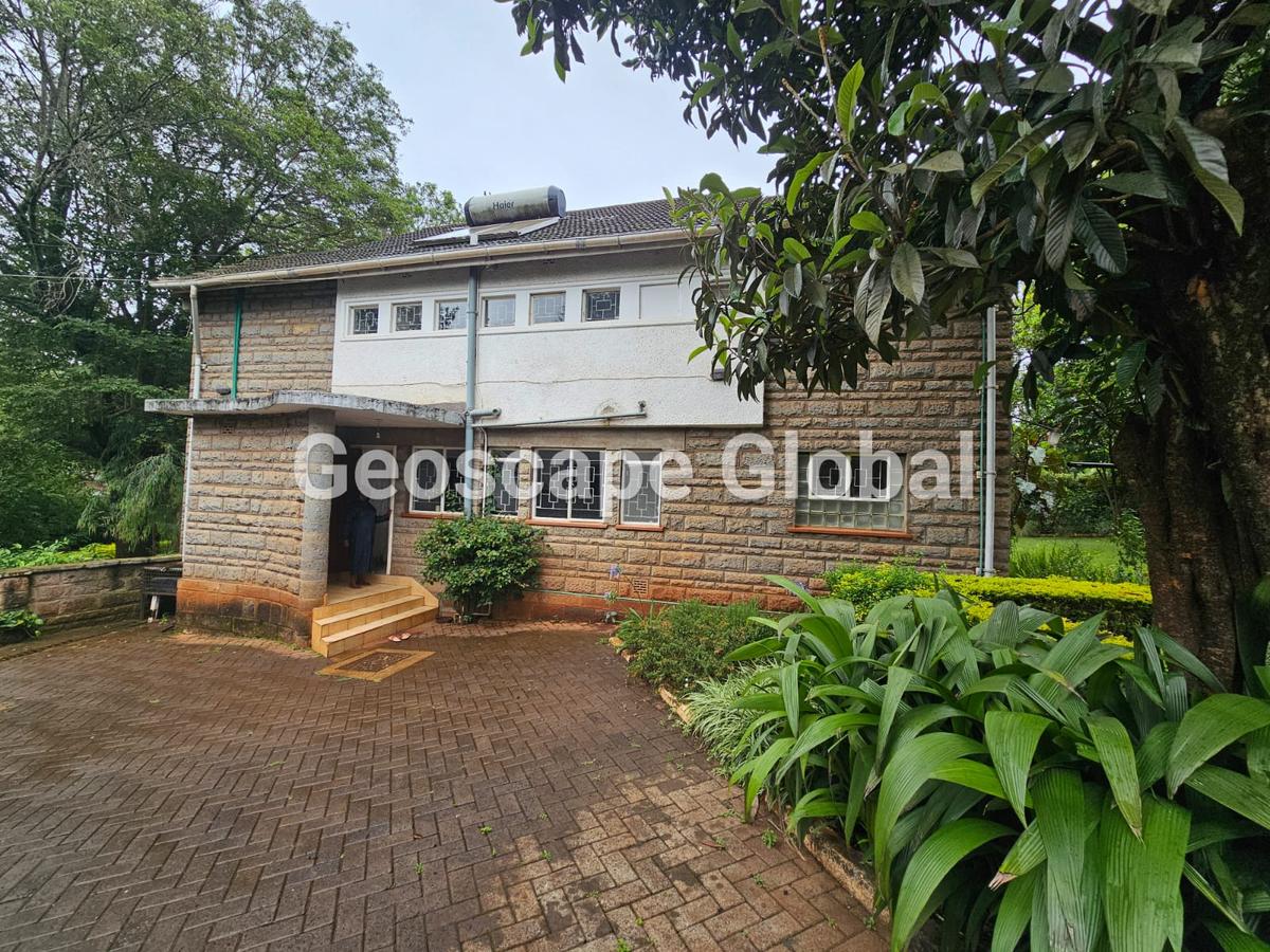 4 Bed House with En Suite in Lavington - 14