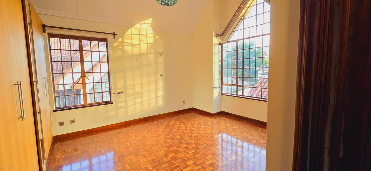 5 Bed Townhouse with En Suite at Off Convent Drive - 13