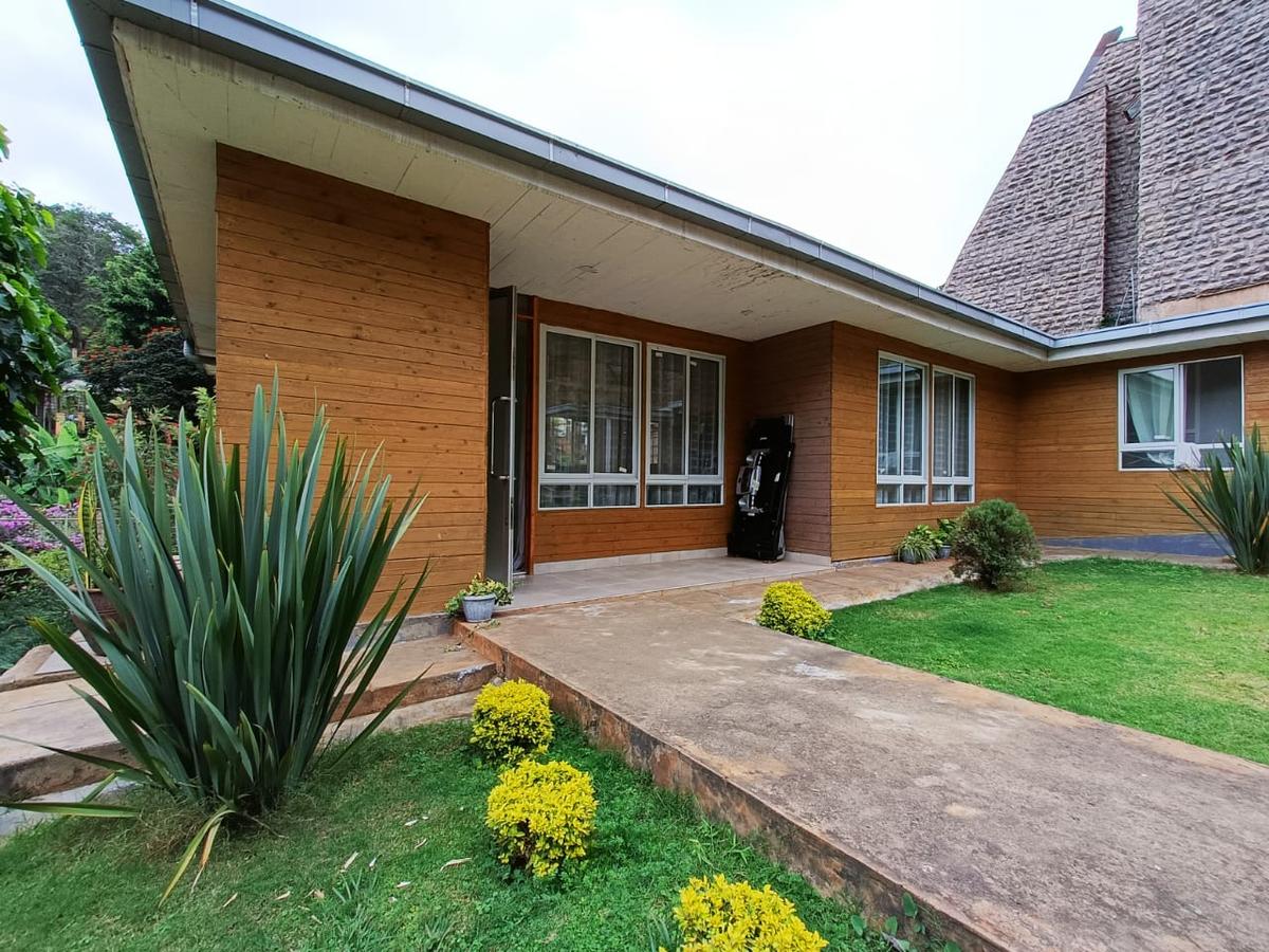 4 Bed House with En Suite in Spring Valley - 4