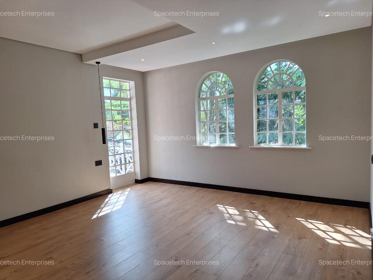 5 Bed House with En Suite in Runda - 7