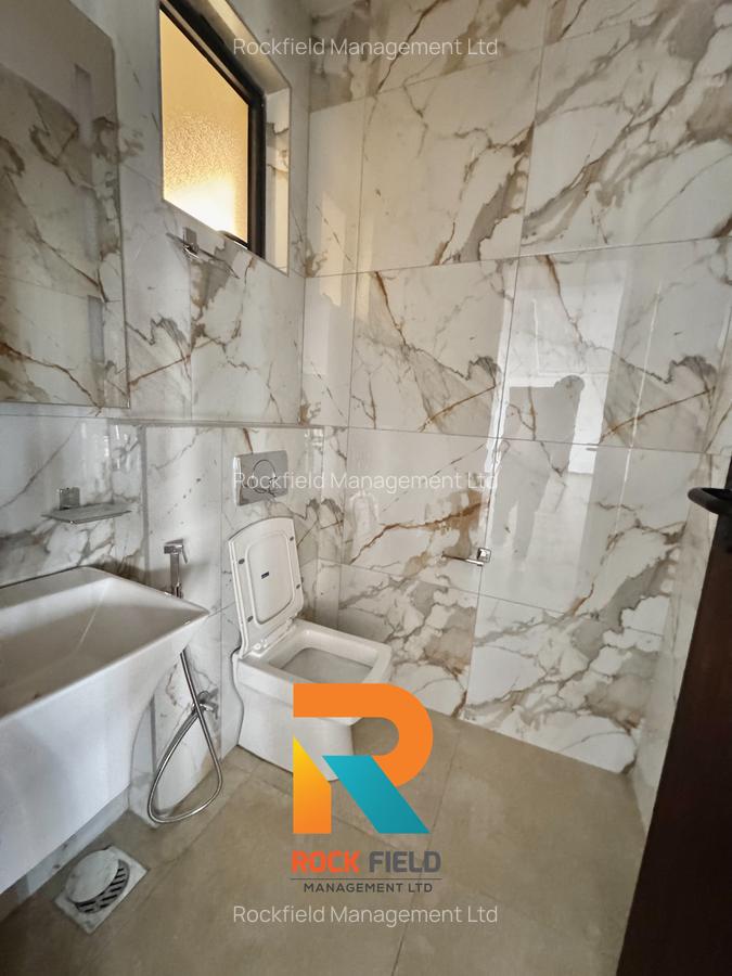 3 Bed Apartment with En Suite in Brookside - 6