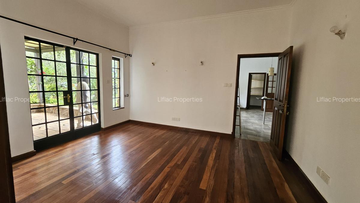 5 Bed House with En Suite in Runda - 8