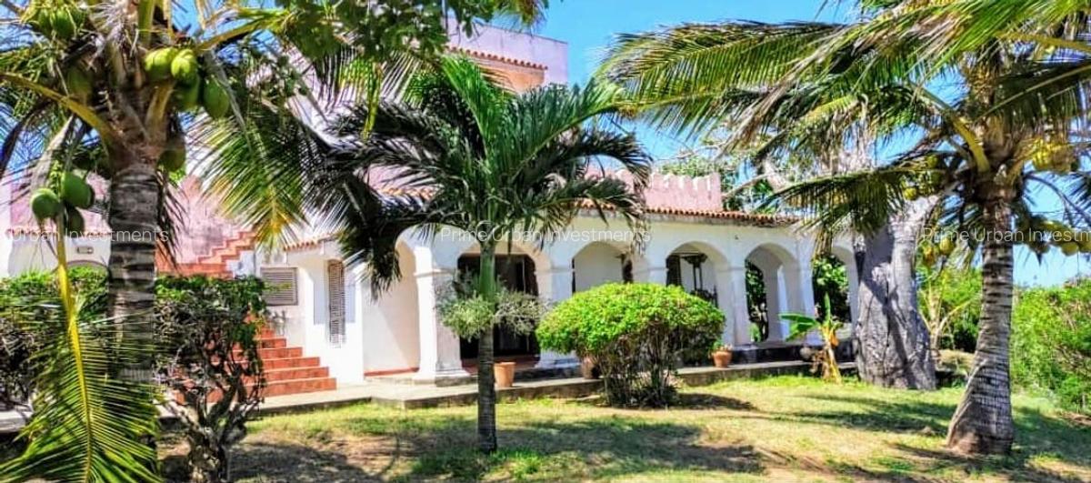 4 Bed Townhouse with En Suite in Bofa - 6