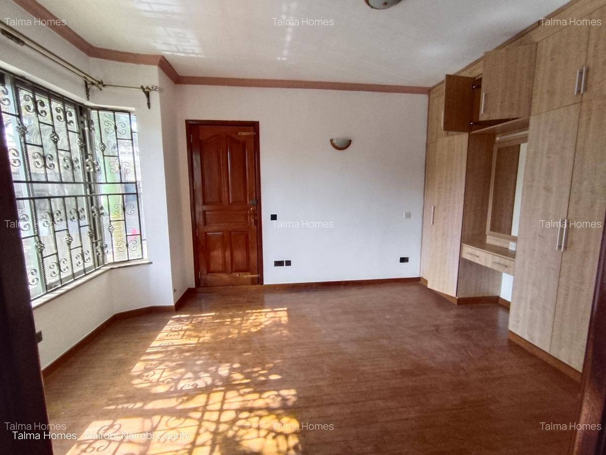 4 Bed Townhouse with En Suite at Westlands - 3