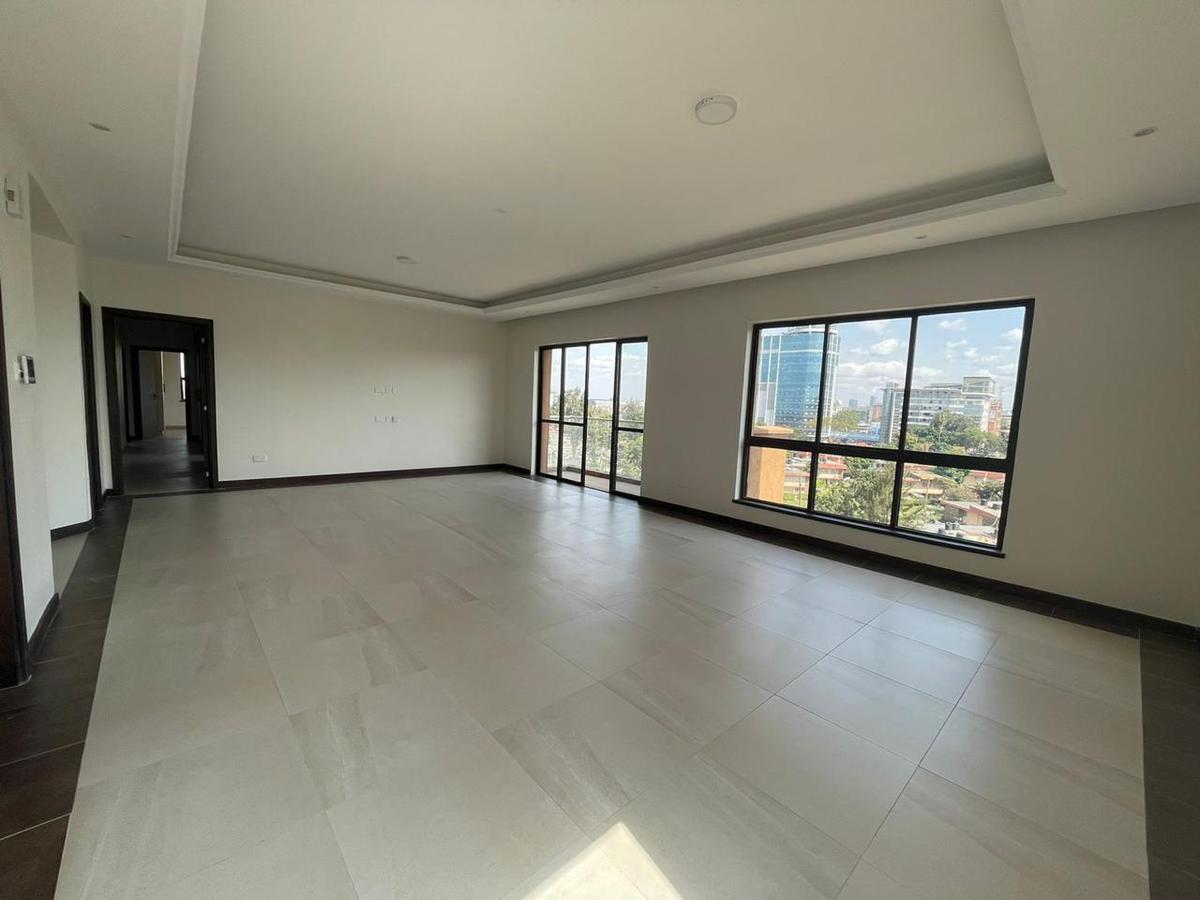 3 Bed Apartment with En Suite in Parklands - 9