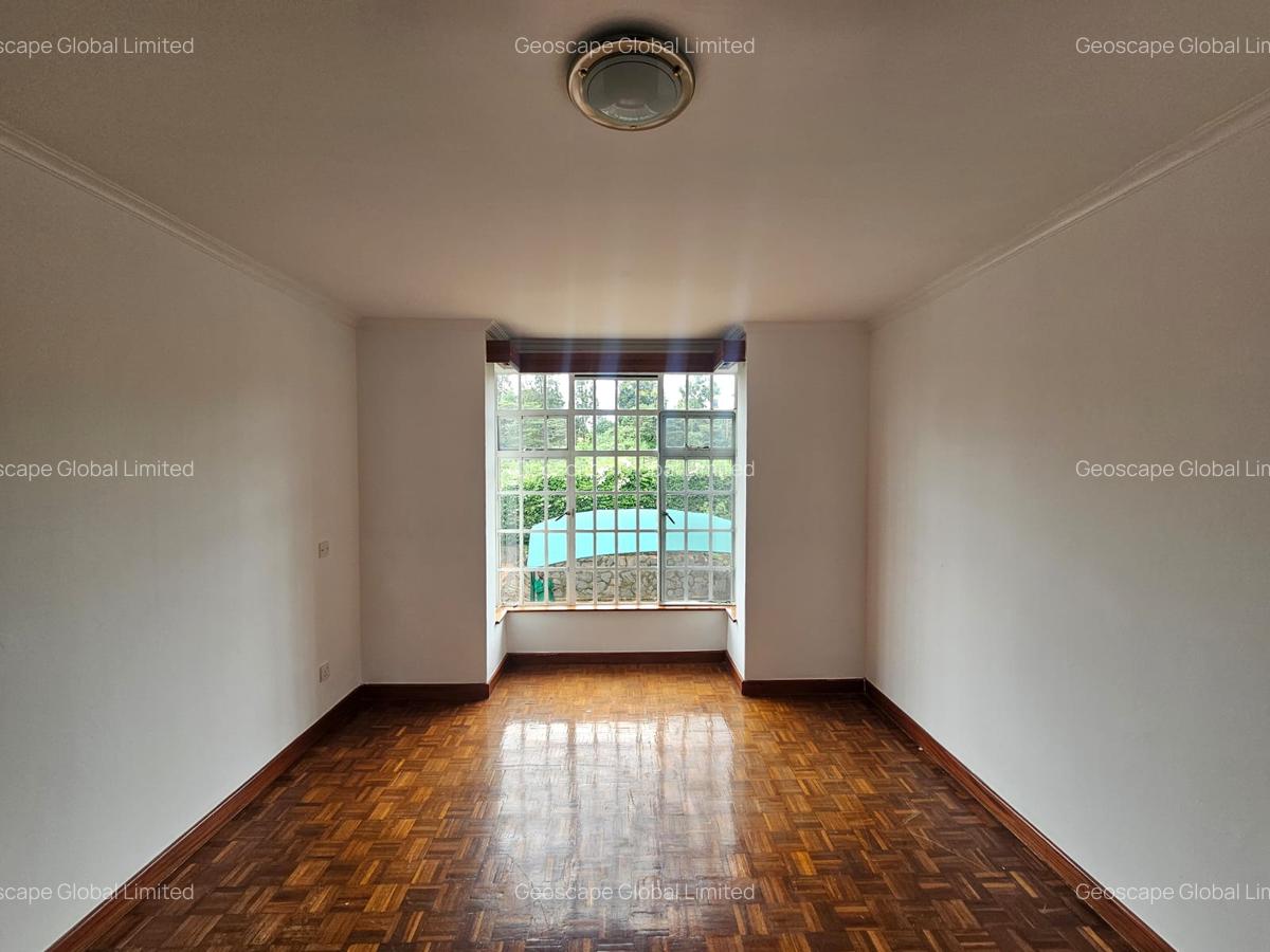 4 Bed Villa with En Suite in Nyari - 2