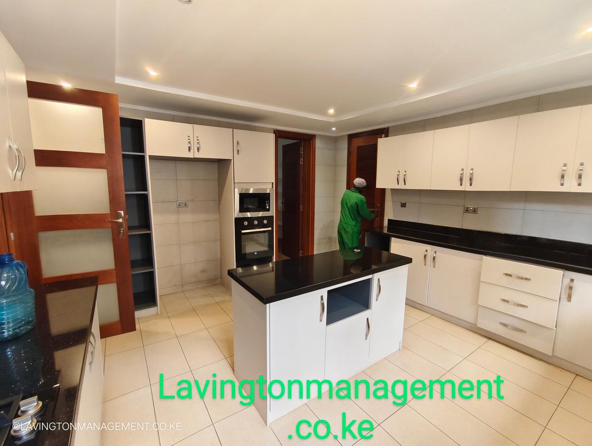 5 Bed Townhouse with En Suite at Lavington Green - 6