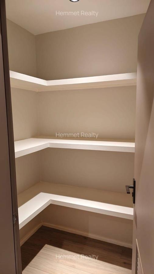 3 Bed Apartment with En Suite in Nyari - 8