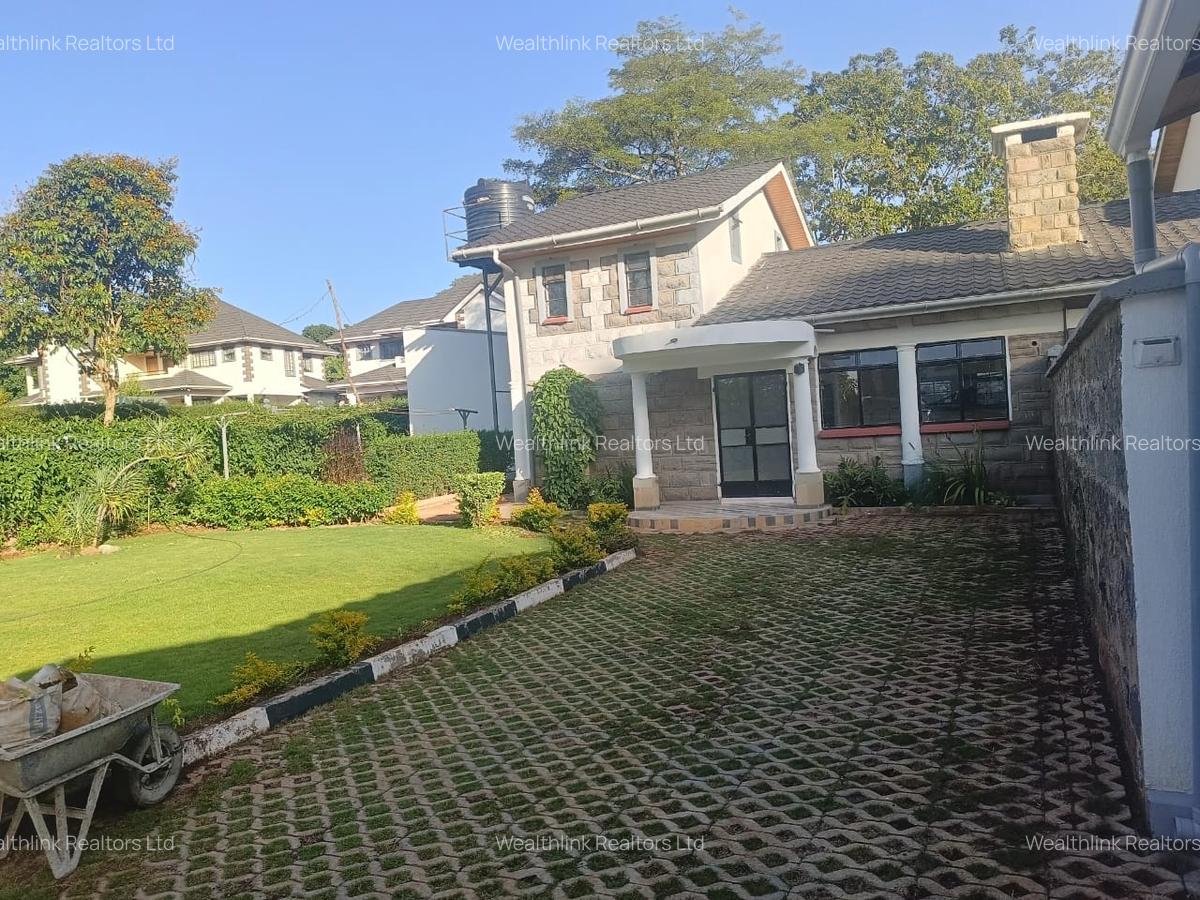 3 Bed Townhouse with En Suite at Muteero - 5