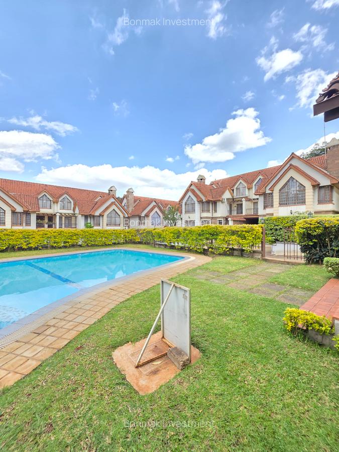 5 Bed Townhouse with En Suite at Lavington Green - 9