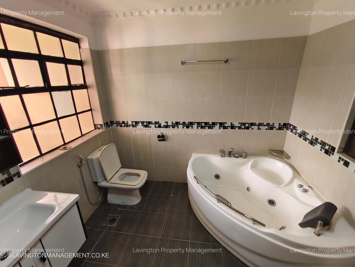 5 Bed Townhouse with En Suite at Lavington Green - 16