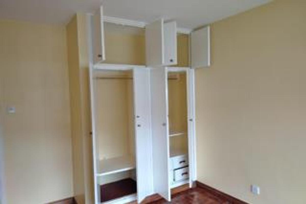 4 Bed House with En Suite in Brookside - 6