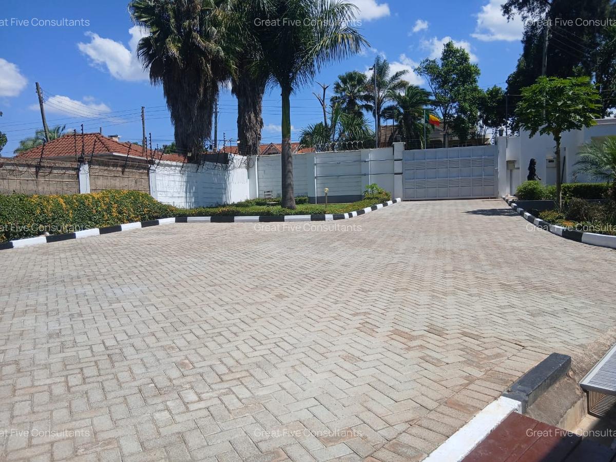 4 Bed House with En Suite in Runda - 18