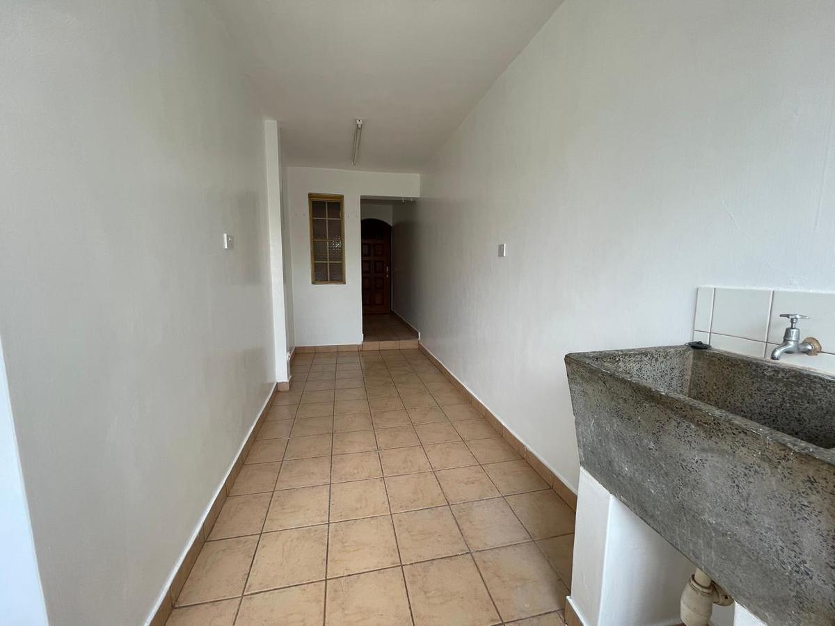 3 Bed Apartment with En Suite in Brookside - 7