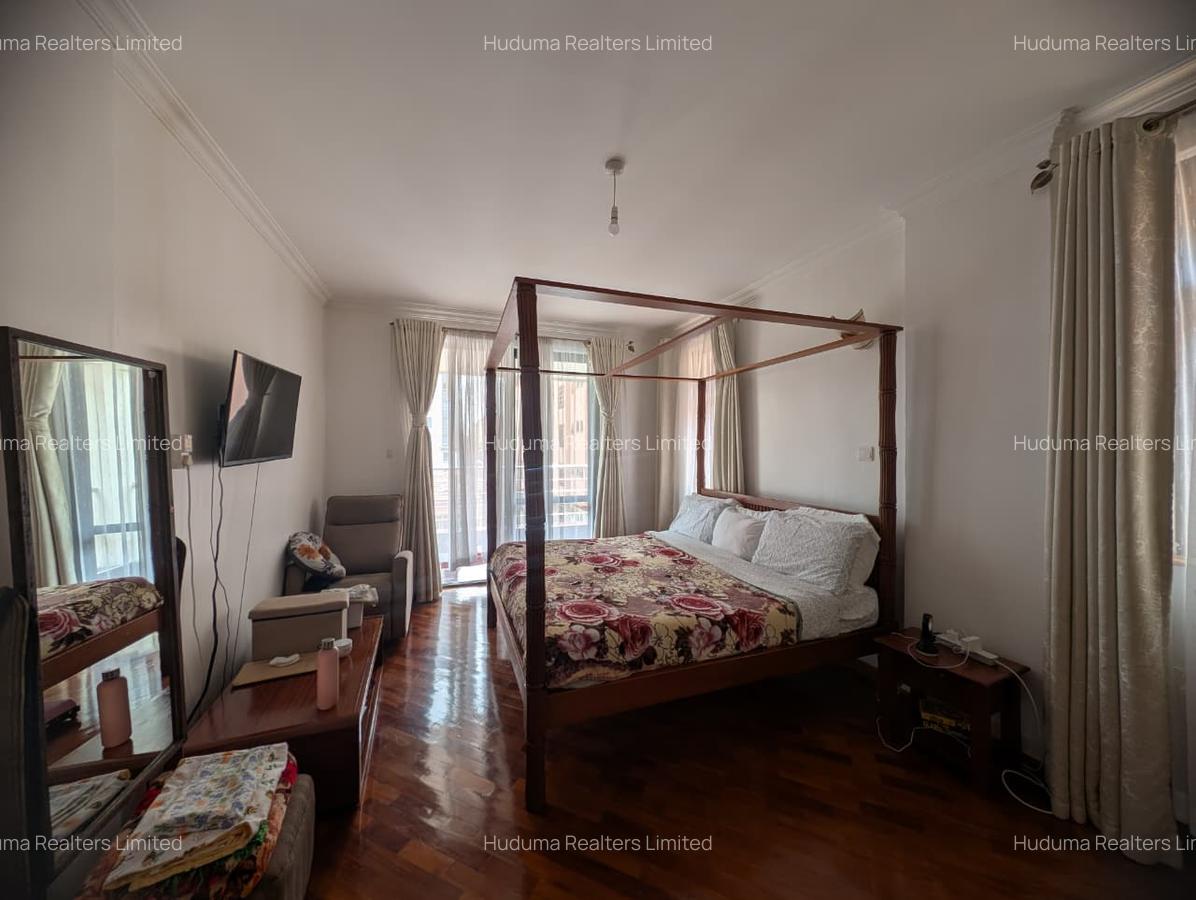 3 Bed Apartment with En Suite at Thompson Estate - 8