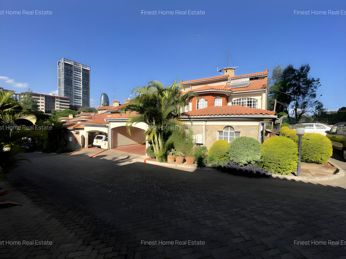 5 Bed Townhouse with En Suite in Riverside - 14